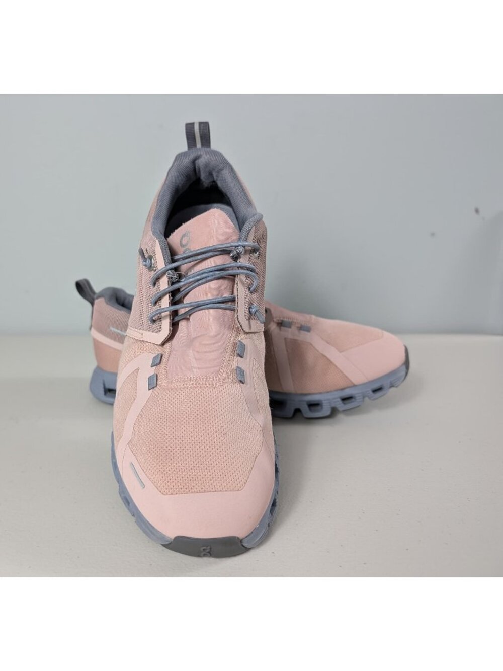 On Cloud Womens Running Shoes Pink & Gray Size 9 Lightweight Performance
